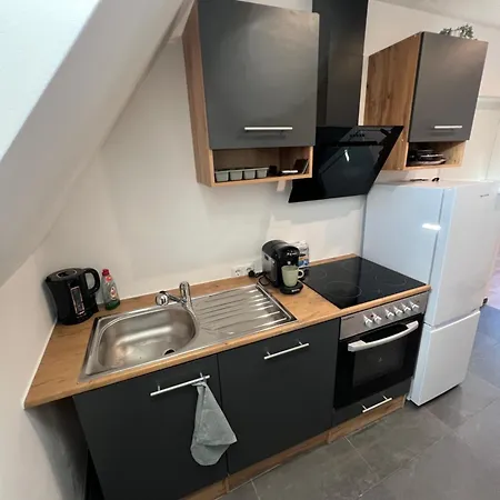 Moderne Neureut, Fussbodenheizung - Regendusche - Waschmaschine - Stellplatz Apartment *