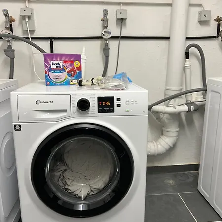 Moderne Neureut, Fussbodenheizung - Regendusche - Waschmaschine - Stellplatz