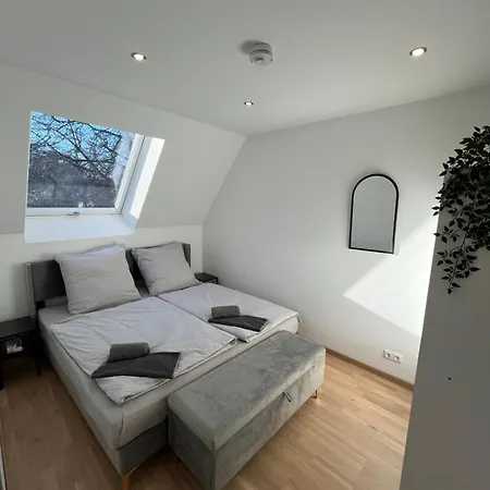 Moderne Neureut, Fussbodenheizung - Regendusche - Waschmaschine - Stellplatz