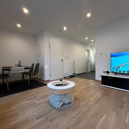 Moderne Neureut, Fussbodenheizung - Regendusche - Waschmaschine - Stellplatz Appartement Karlsruhe