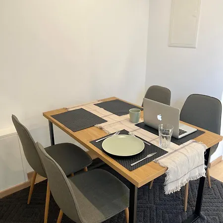 Moderne Neureut, Fussbodenheizung - Regendusche - Waschmaschine - Stellplatz Karlsruhe