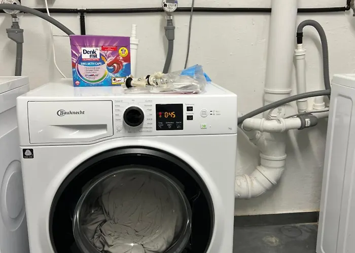 Moderne Neureut, Fussbodenheizung - Regendusche - Waschmaschine - Stellplatz