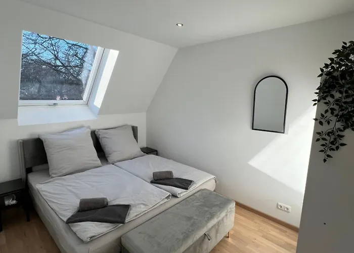 Moderne Neureut, Fussbodenheizung - Regendusche - Waschmaschine - Stellplatz