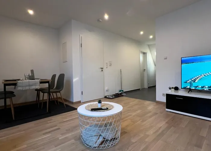 Moderne Neureut, Fussbodenheizung - Regendusche - Waschmaschine - Stellplatz Apartament Karlsruhe