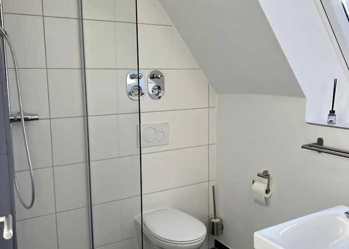 Moderne Neureut, Fussbodenheizung - Regendusche - Waschmaschine - Stellplatz Apartament Karlsruhe