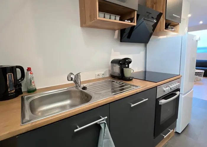 Apartament Moderne Neureut, Fussbodenheizung - Regendusche - Waschmaschine - Stellplatz