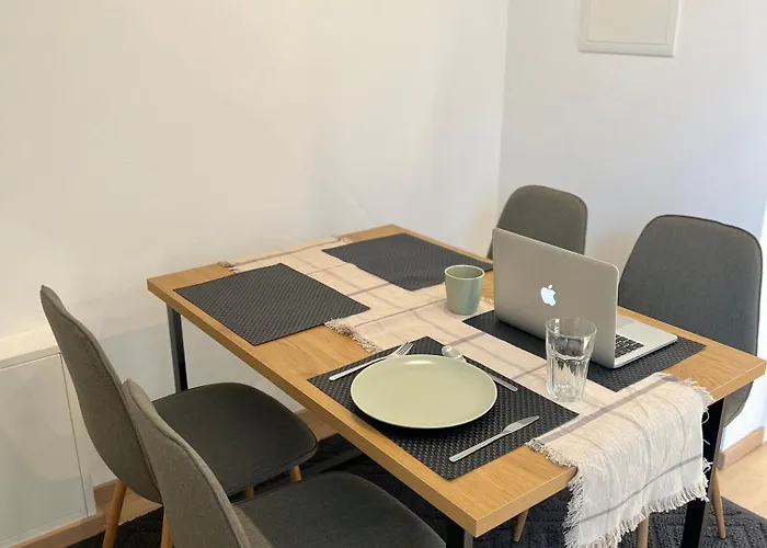 Moderne Neureut, Fussbodenheizung - Regendusche - Waschmaschine - Stellplatz Karlsruhe